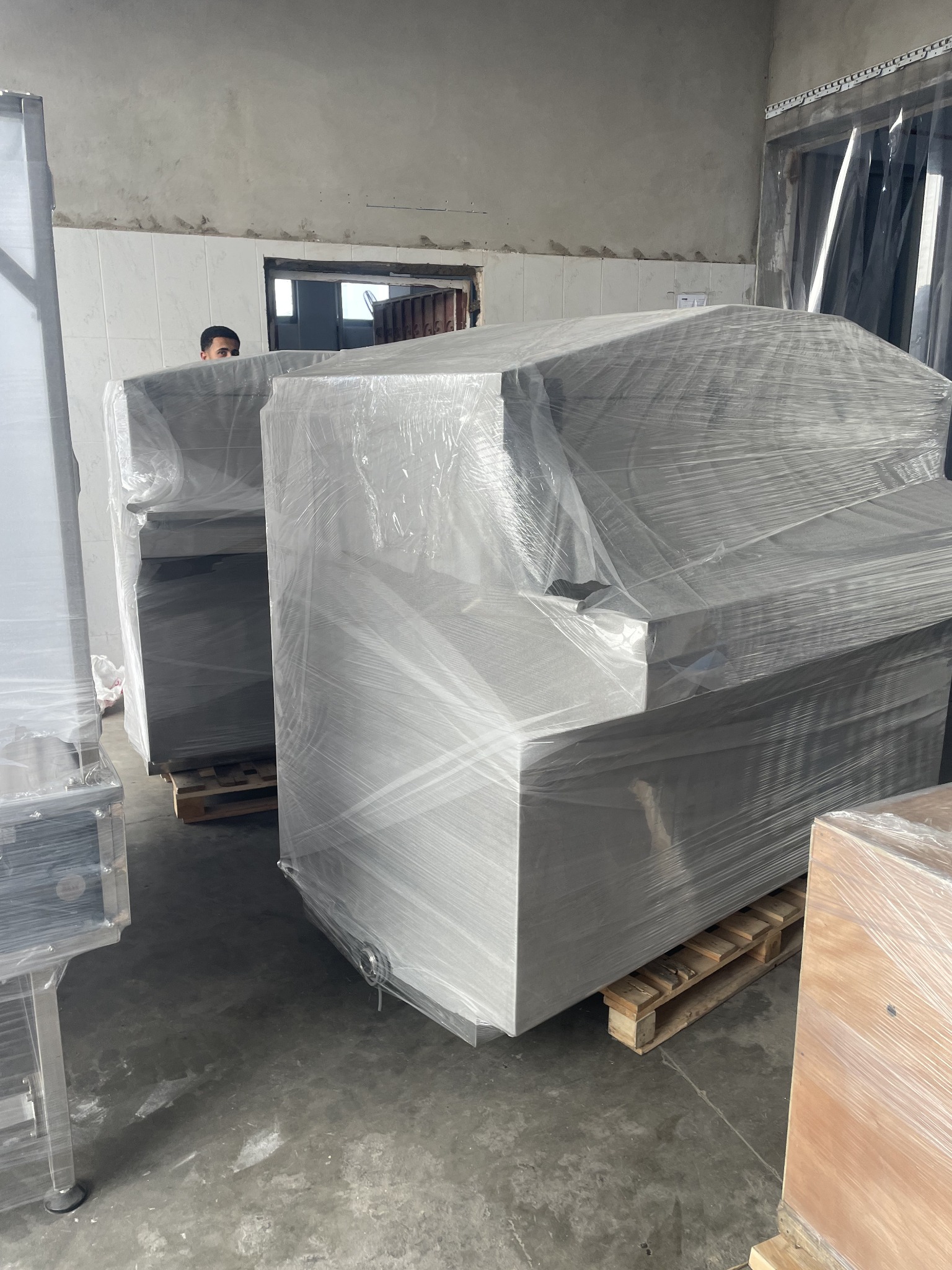 Fat melting machines with protective wrapping for delivery