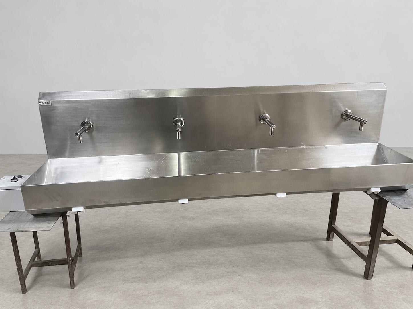 Stainless steel wash trough with four taps