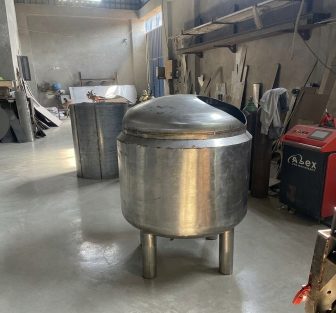 Small process tank during manufacture